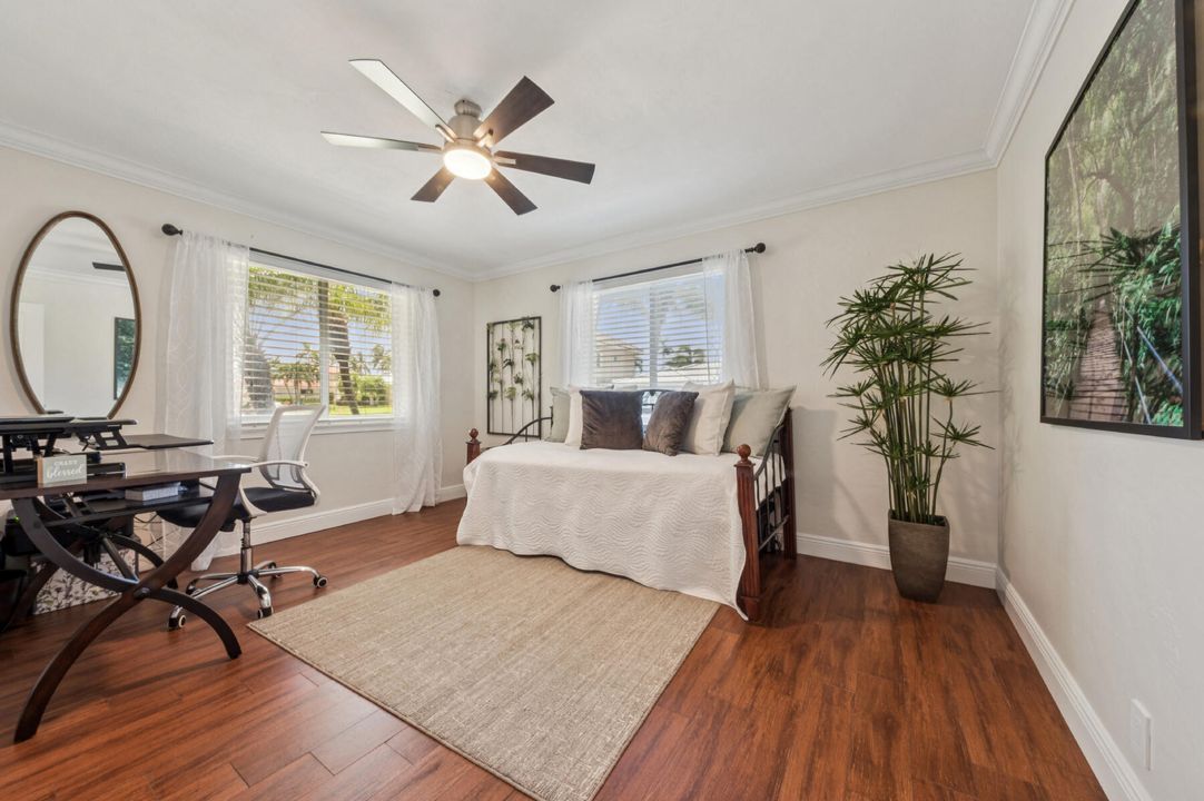 合同活跃: $1,695,000 (5 贝兹, 3 浴室, 2348 平方英尺)