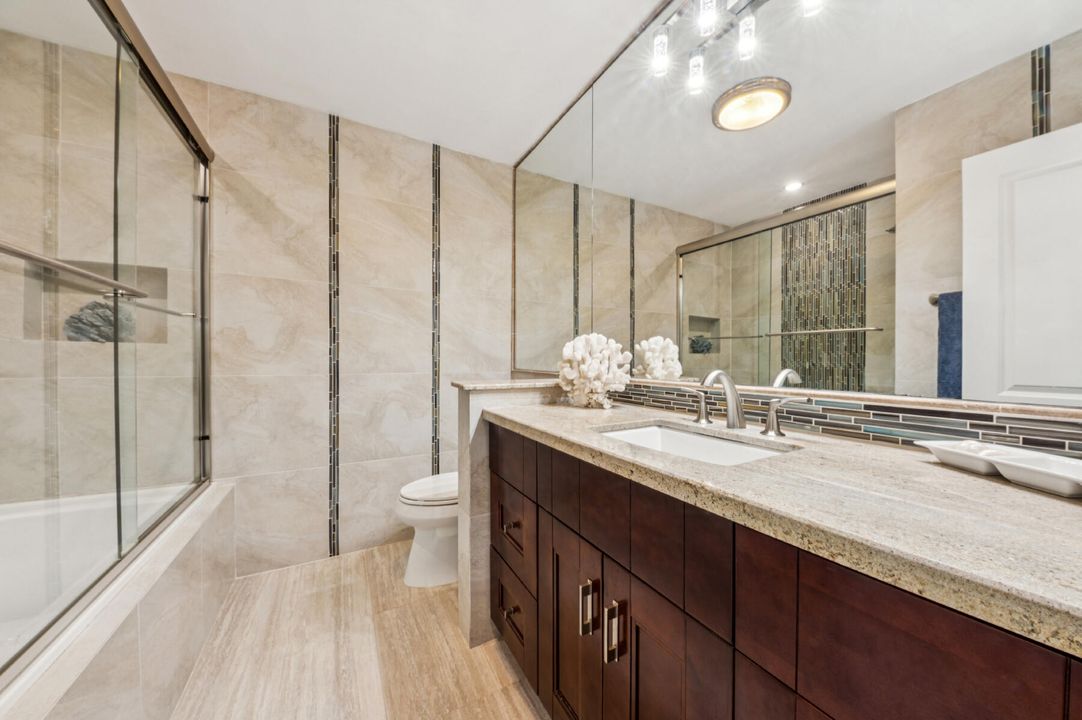 合同活跃: $1,695,000 (5 贝兹, 3 浴室, 2348 平方英尺)