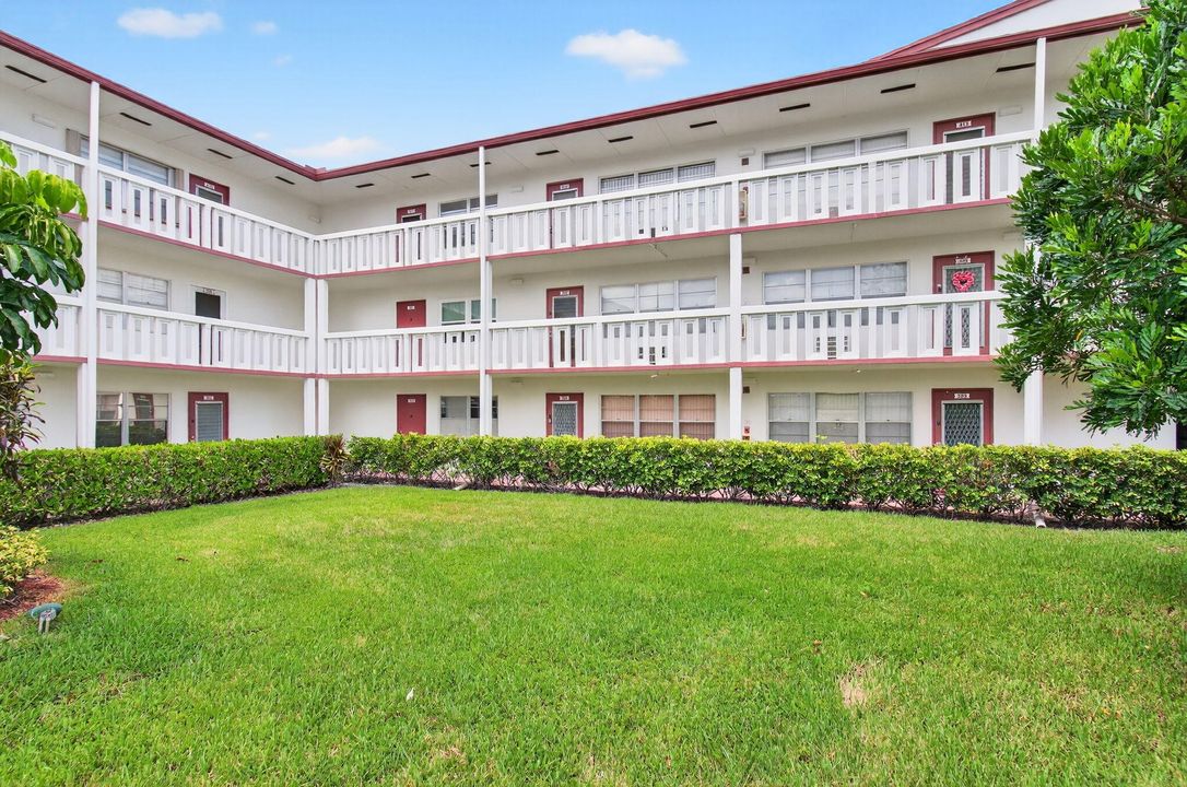 Active With Contract: $65,000 (1 beds, 1 baths, 702 Square Feet)