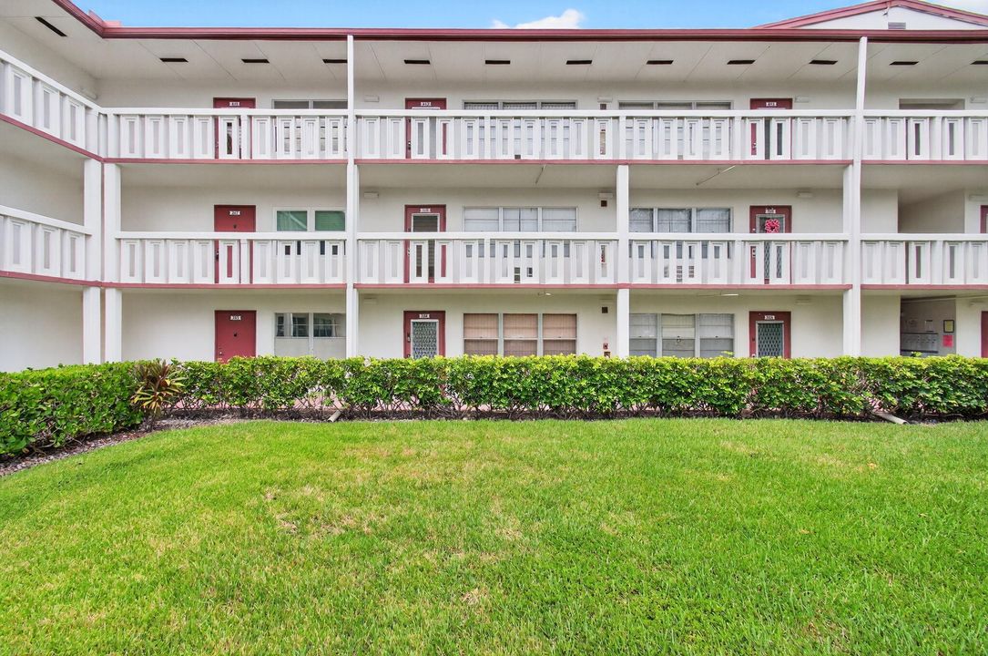 Active With Contract: $65,000 (1 beds, 1 baths, 702 Square Feet)