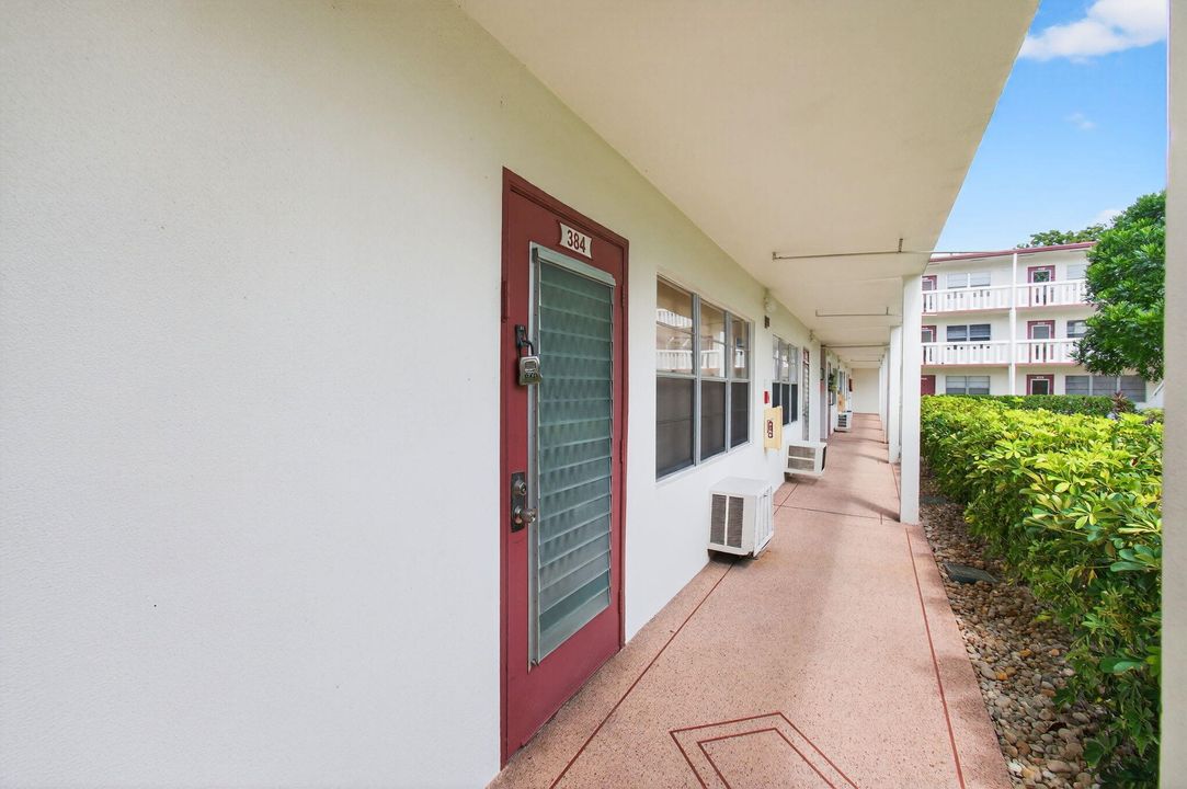 Active With Contract: $65,000 (1 beds, 1 baths, 702 Square Feet)