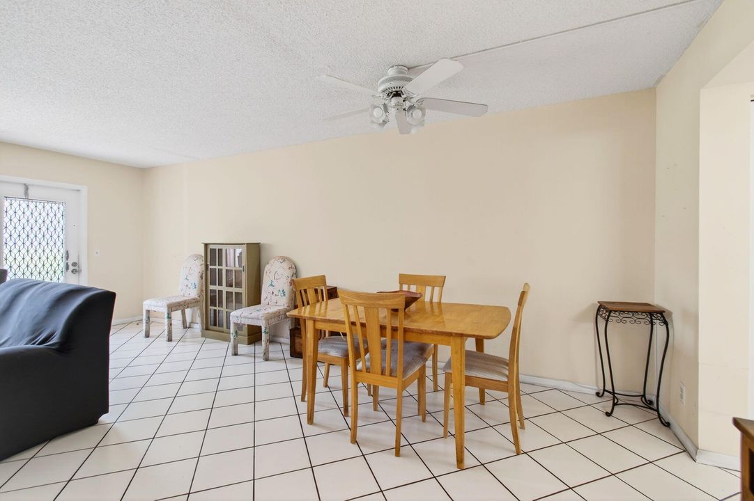 Active With Contract: $65,000 (1 beds, 1 baths, 702 Square Feet)