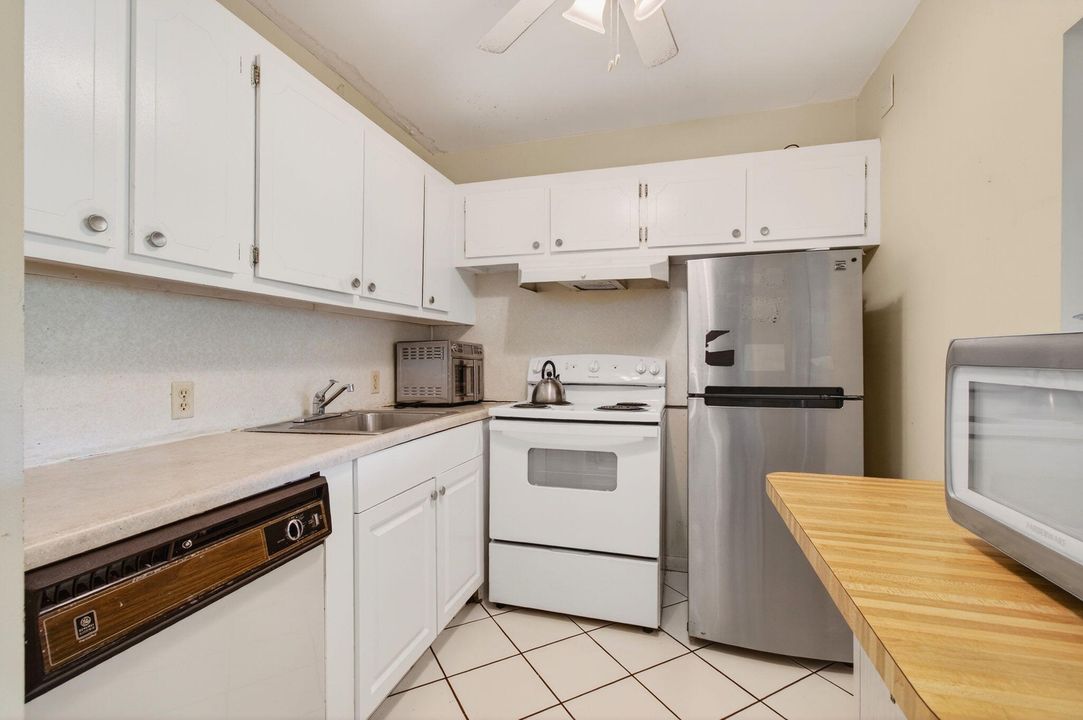 Active With Contract: $65,000 (1 beds, 1 baths, 702 Square Feet)