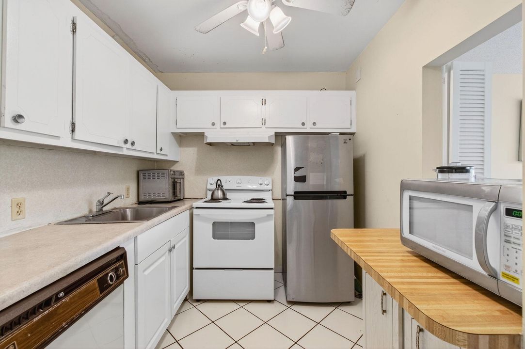 Active With Contract: $65,000 (1 beds, 1 baths, 702 Square Feet)