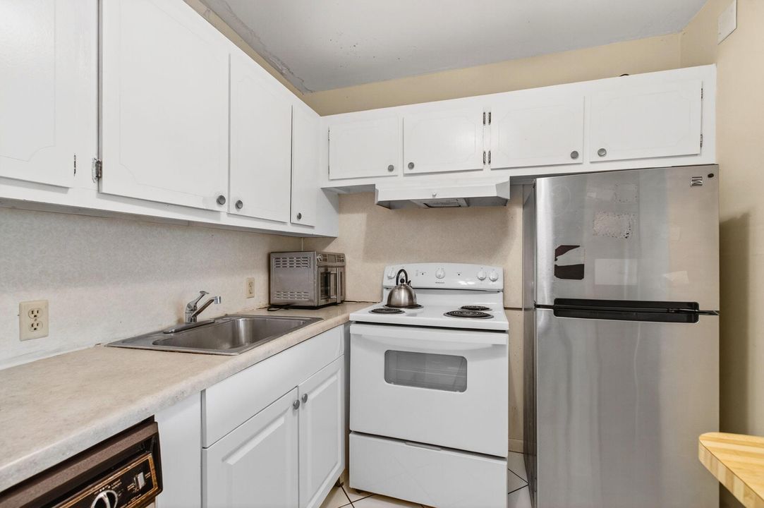 Active With Contract: $65,000 (1 beds, 1 baths, 702 Square Feet)