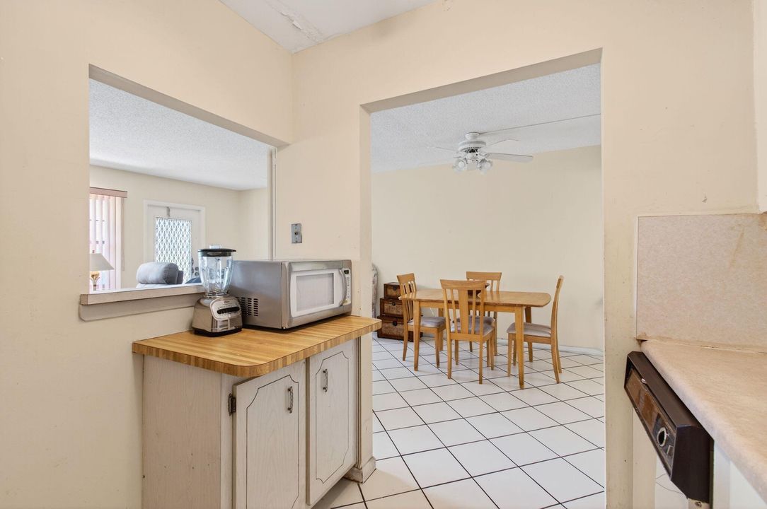 Active With Contract: $65,000 (1 beds, 1 baths, 702 Square Feet)