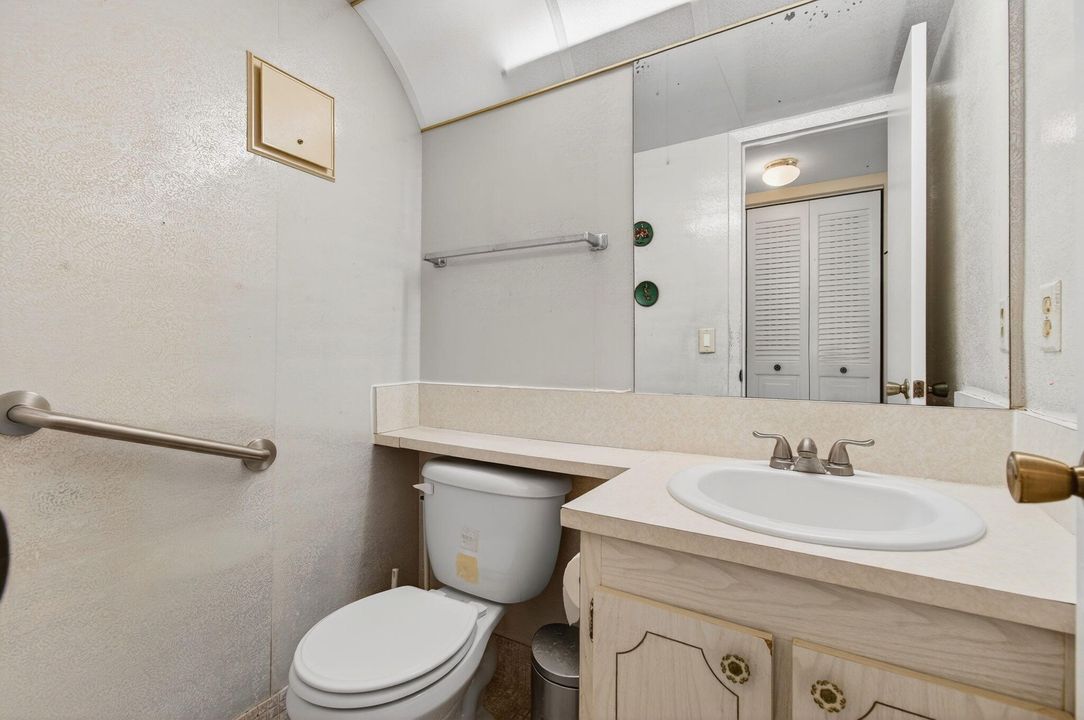 Active With Contract: $65,000 (1 beds, 1 baths, 702 Square Feet)