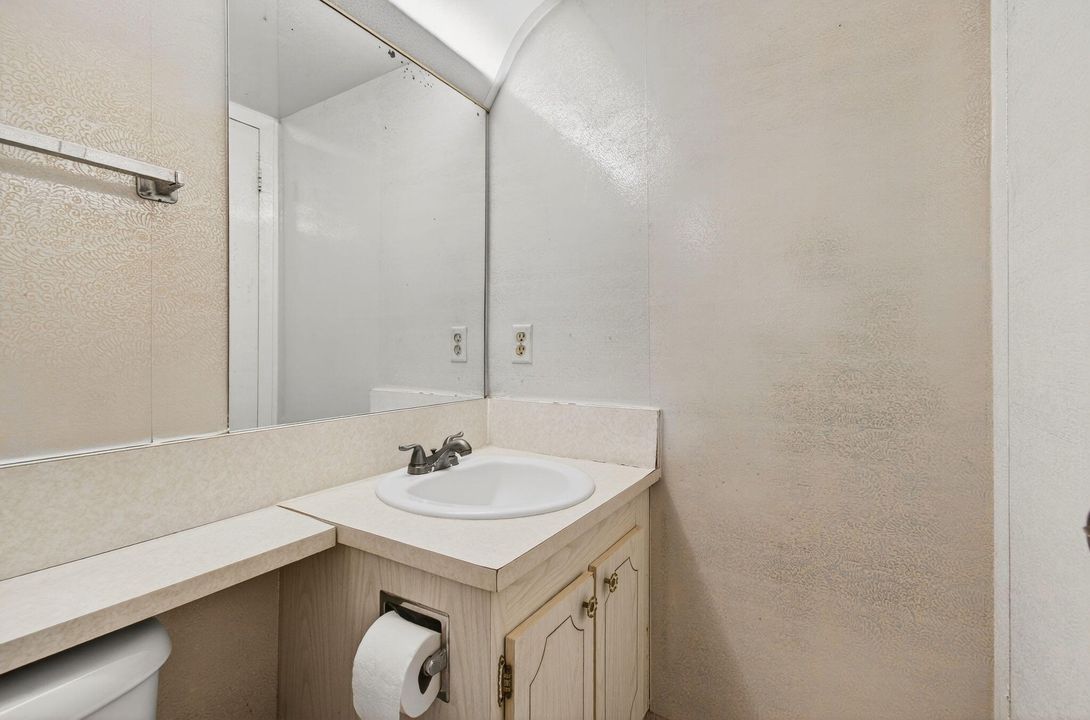 Active With Contract: $65,000 (1 beds, 1 baths, 702 Square Feet)