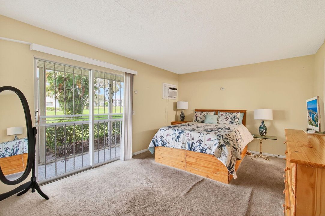 Active With Contract: $65,000 (1 beds, 1 baths, 702 Square Feet)