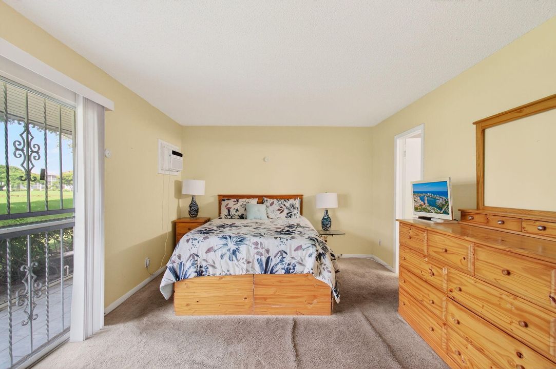 Active With Contract: $65,000 (1 beds, 1 baths, 702 Square Feet)