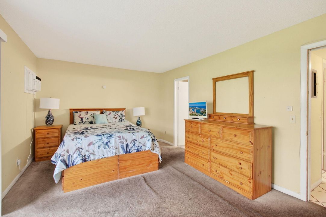 Active With Contract: $65,000 (1 beds, 1 baths, 702 Square Feet)