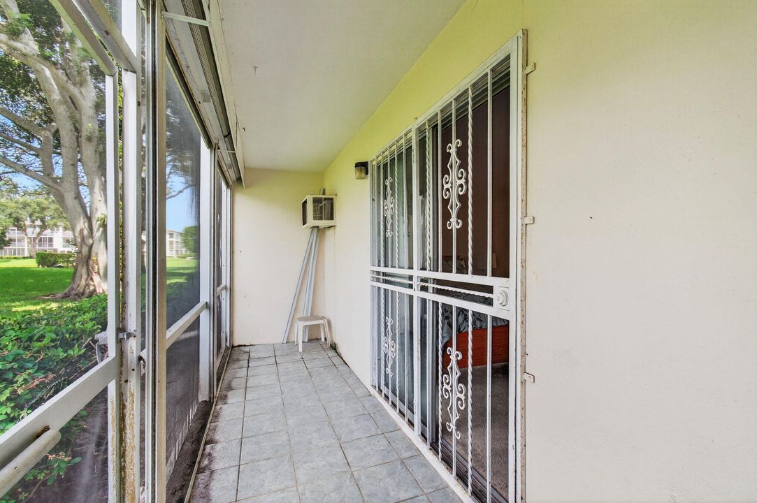 Active With Contract: $65,000 (1 beds, 1 baths, 702 Square Feet)