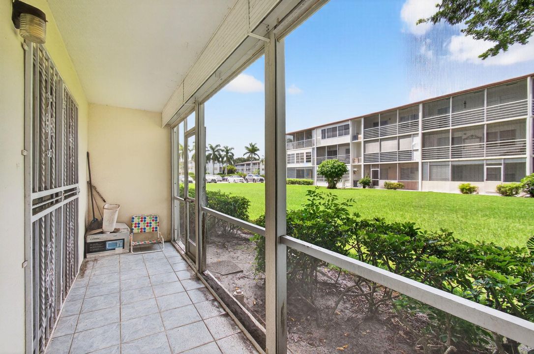 Active With Contract: $65,000 (1 beds, 1 baths, 702 Square Feet)