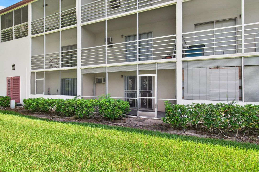 Active With Contract: $65,000 (1 beds, 1 baths, 702 Square Feet)