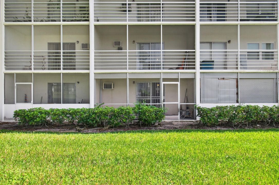 Active With Contract: $65,000 (1 beds, 1 baths, 702 Square Feet)