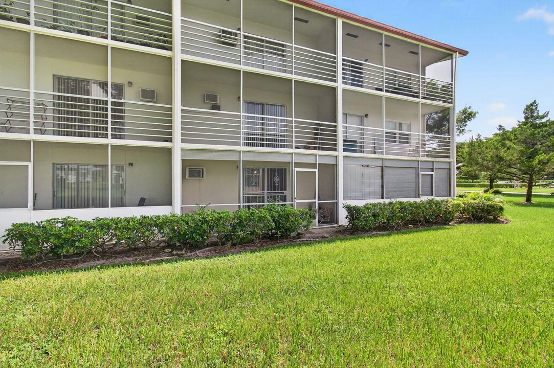 Active With Contract: $65,000 (1 beds, 1 baths, 702 Square Feet)