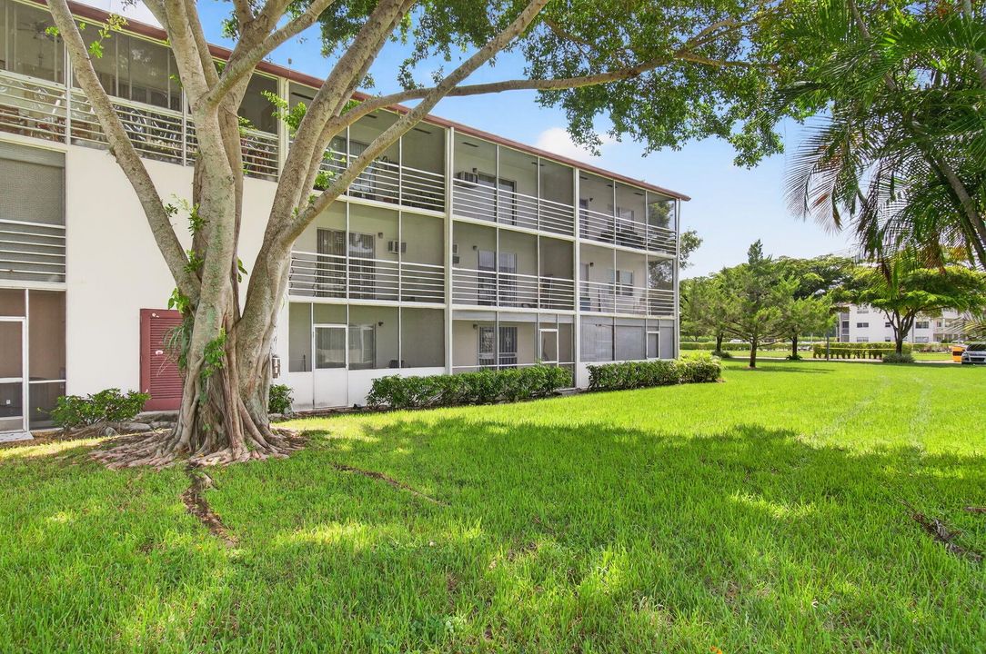 Active With Contract: $65,000 (1 beds, 1 baths, 702 Square Feet)