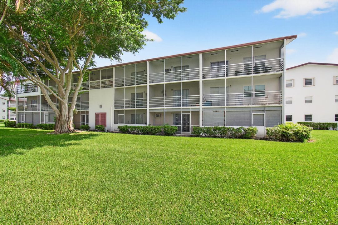 Active With Contract: $65,000 (1 beds, 1 baths, 702 Square Feet)