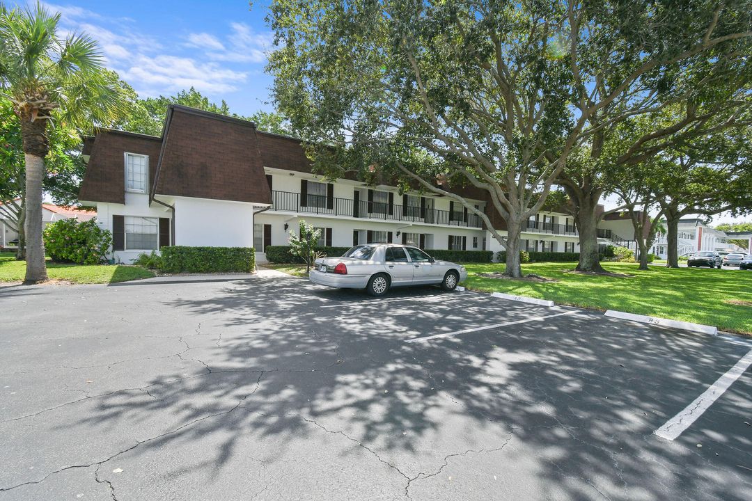 For Sale: $215,000 (2 beds, 2 baths, 915 Square Feet)