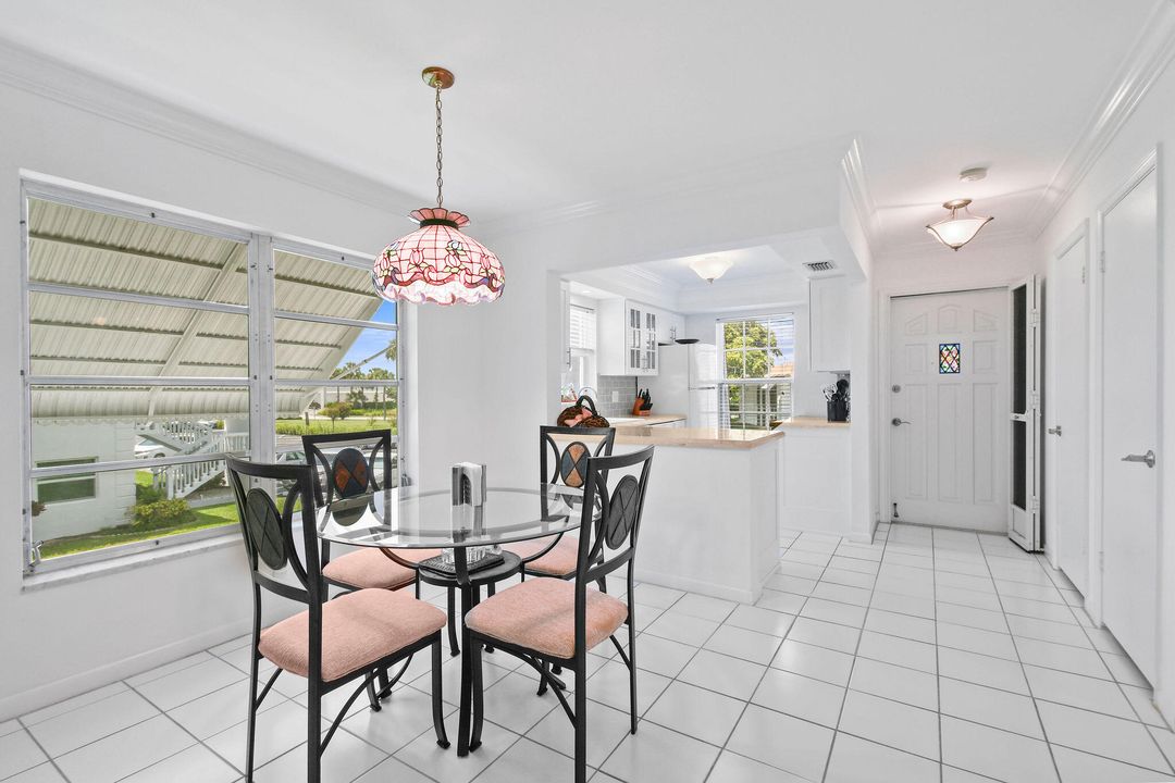 For Sale: $215,000 (2 beds, 2 baths, 915 Square Feet)