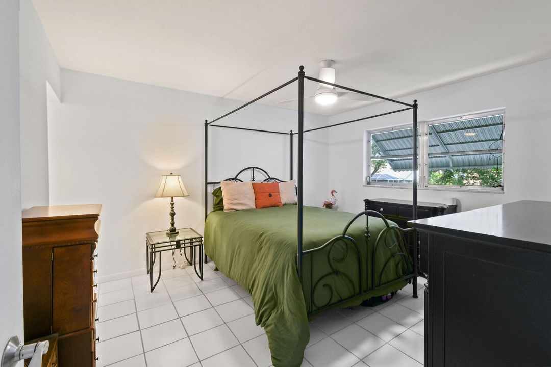 For Sale: $215,000 (2 beds, 2 baths, 915 Square Feet)