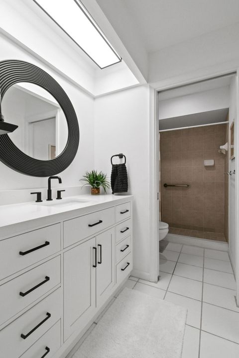 For Sale: $215,000 (2 beds, 2 baths, 915 Square Feet)