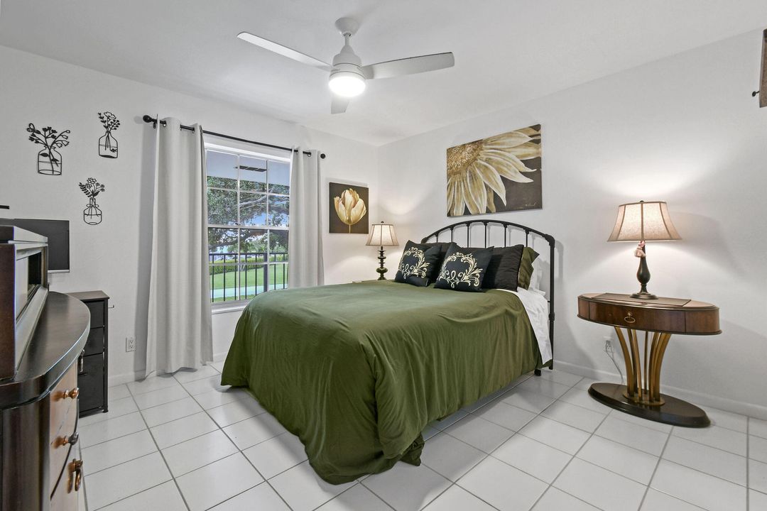 For Sale: $215,000 (2 beds, 2 baths, 915 Square Feet)