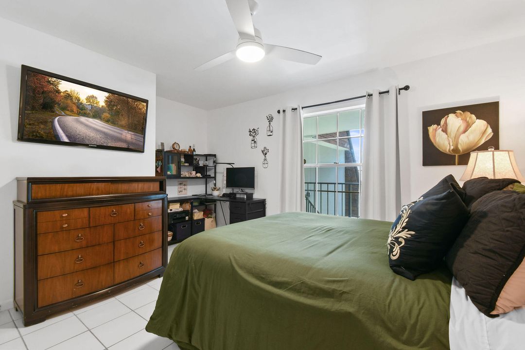 For Sale: $215,000 (2 beds, 2 baths, 915 Square Feet)