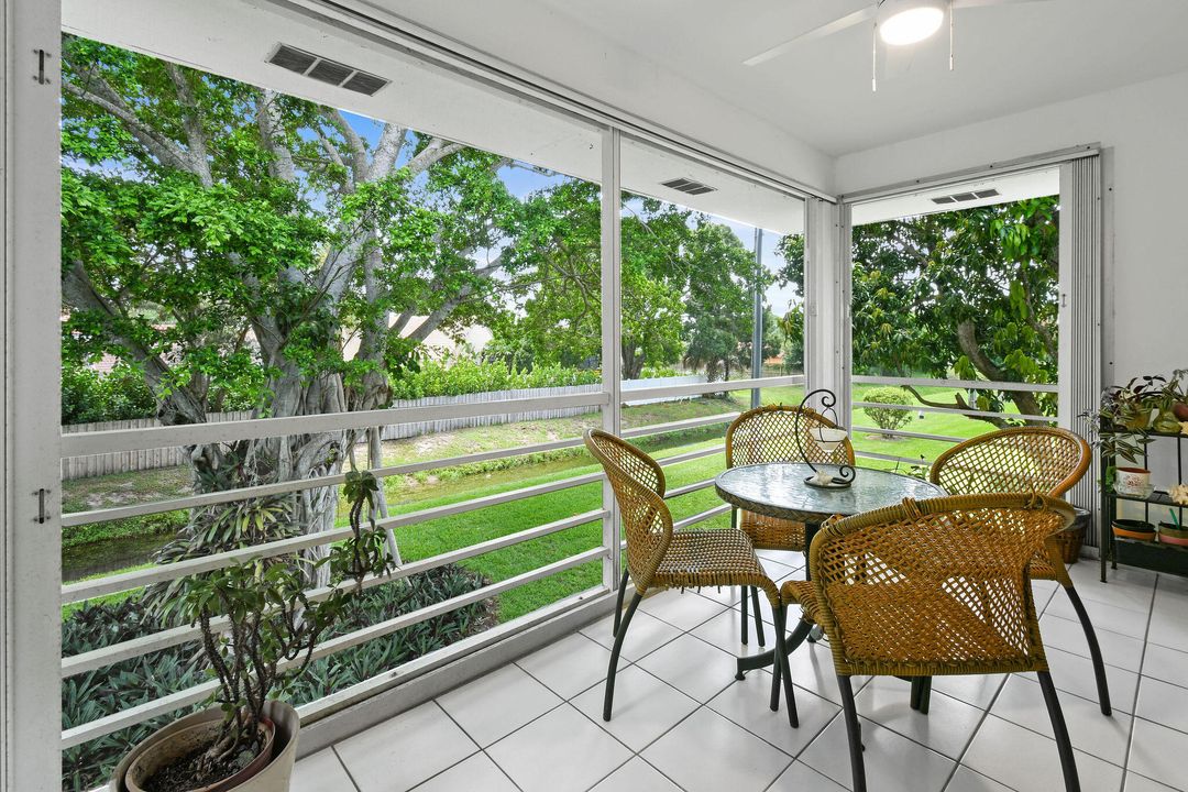 For Sale: $215,000 (2 beds, 2 baths, 915 Square Feet)