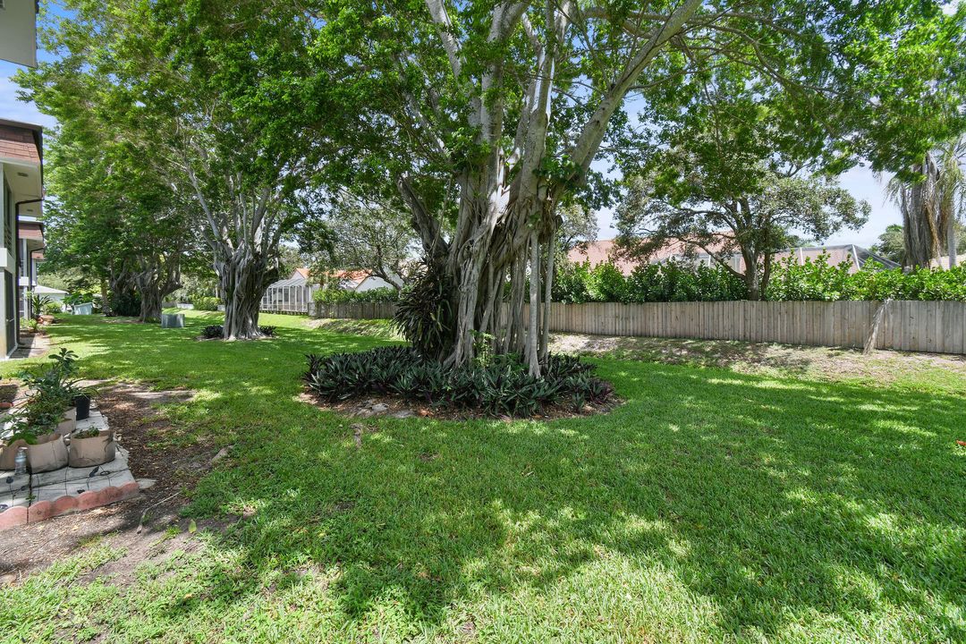 For Sale: $215,000 (2 beds, 2 baths, 915 Square Feet)