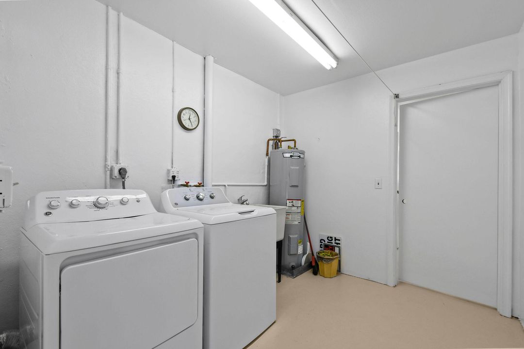 For Sale: $215,000 (2 beds, 2 baths, 915 Square Feet)