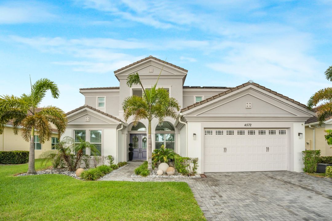 最近售出: $949,900 (5 贝兹, 4 浴室, 4110 平方英尺)