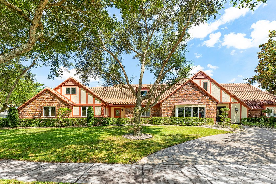 Recently Sold: $2,950,000 (6 beds, 5 baths, 5548 Square Feet)