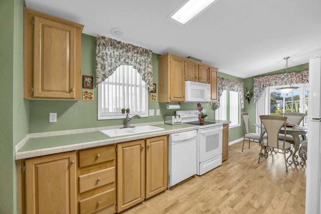 For Sale: $135,000 (3 beds, 2 baths, 1313 Square Feet)