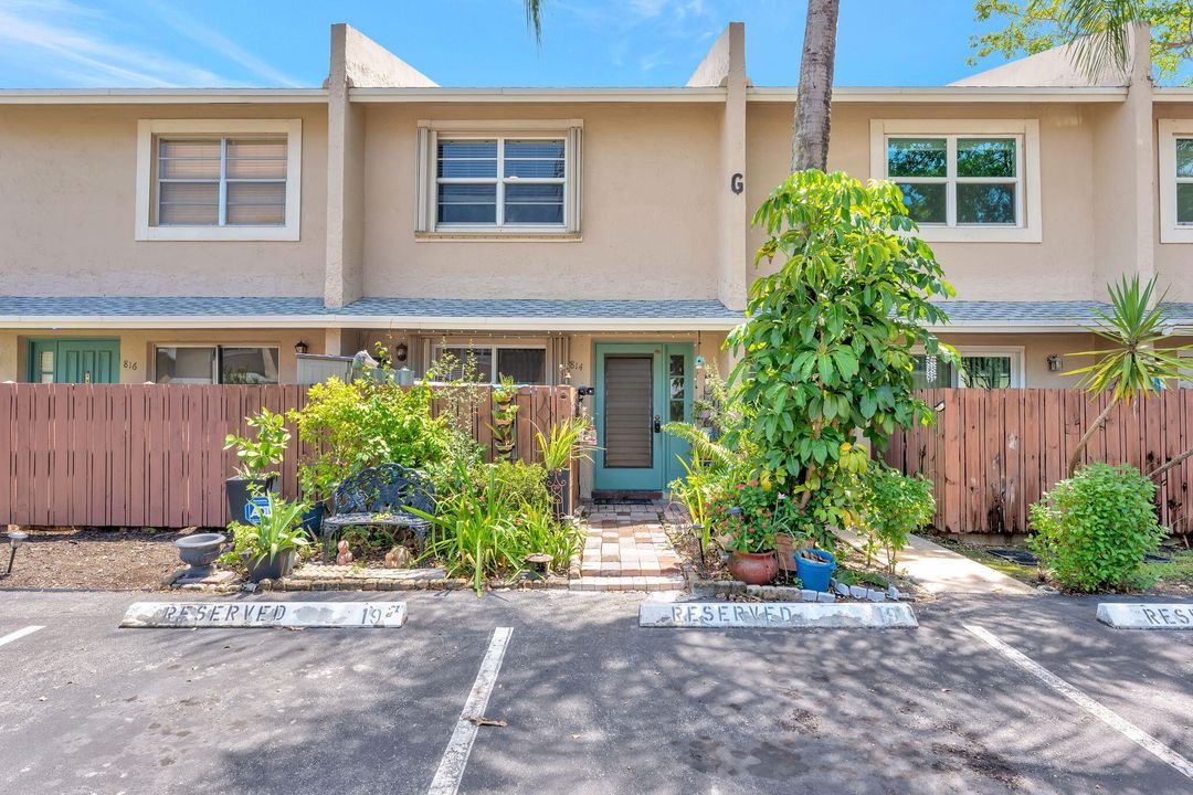 На продажу: $287,500 (2 спален, 1 ванн, 1224 Квадратных фут)