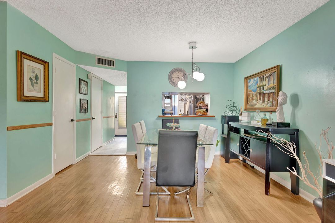 На продажу: $287,500 (2 спален, 1 ванн, 1224 Квадратных фут)