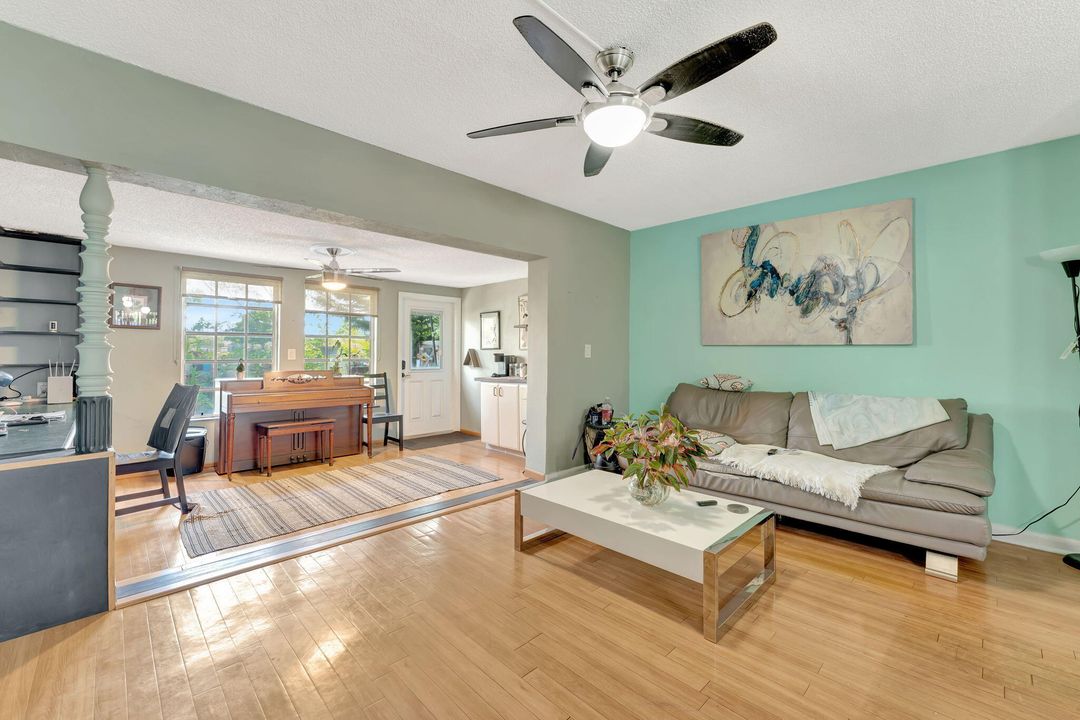 На продажу: $287,500 (2 спален, 1 ванн, 1224 Квадратных фут)