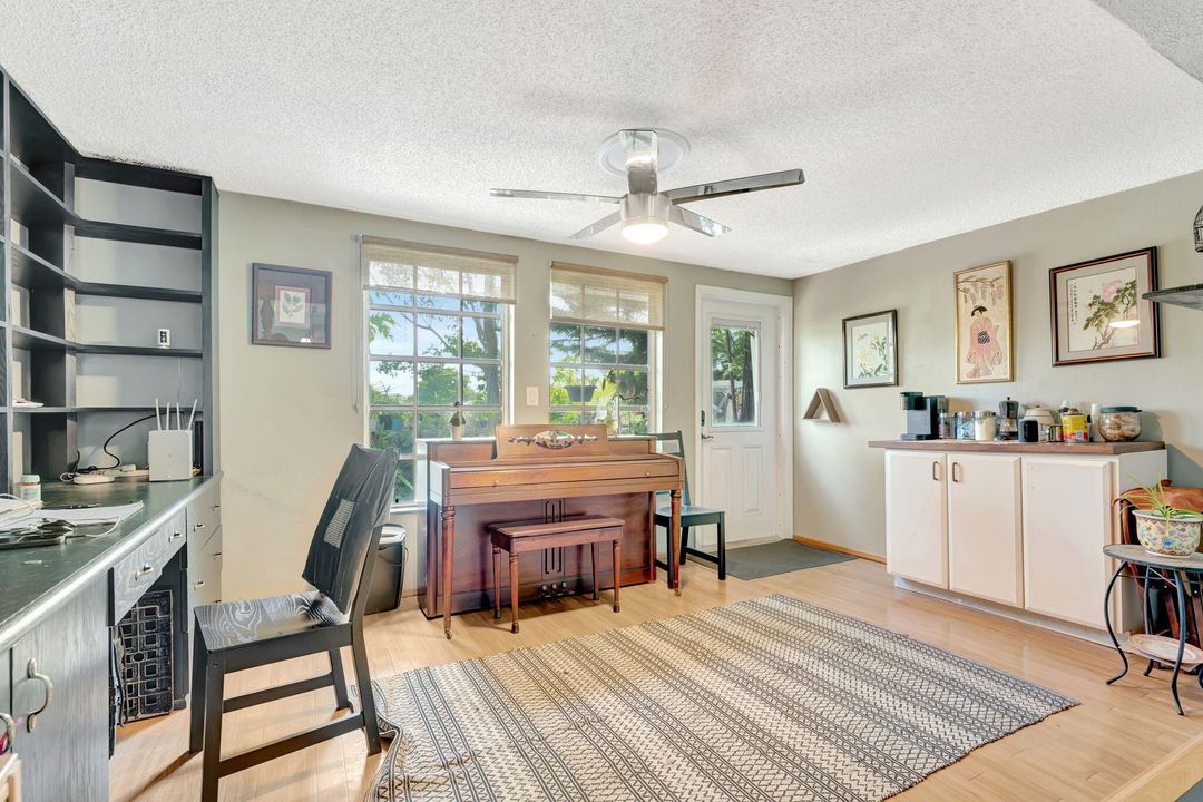 На продажу: $287,500 (2 спален, 1 ванн, 1224 Квадратных фут)