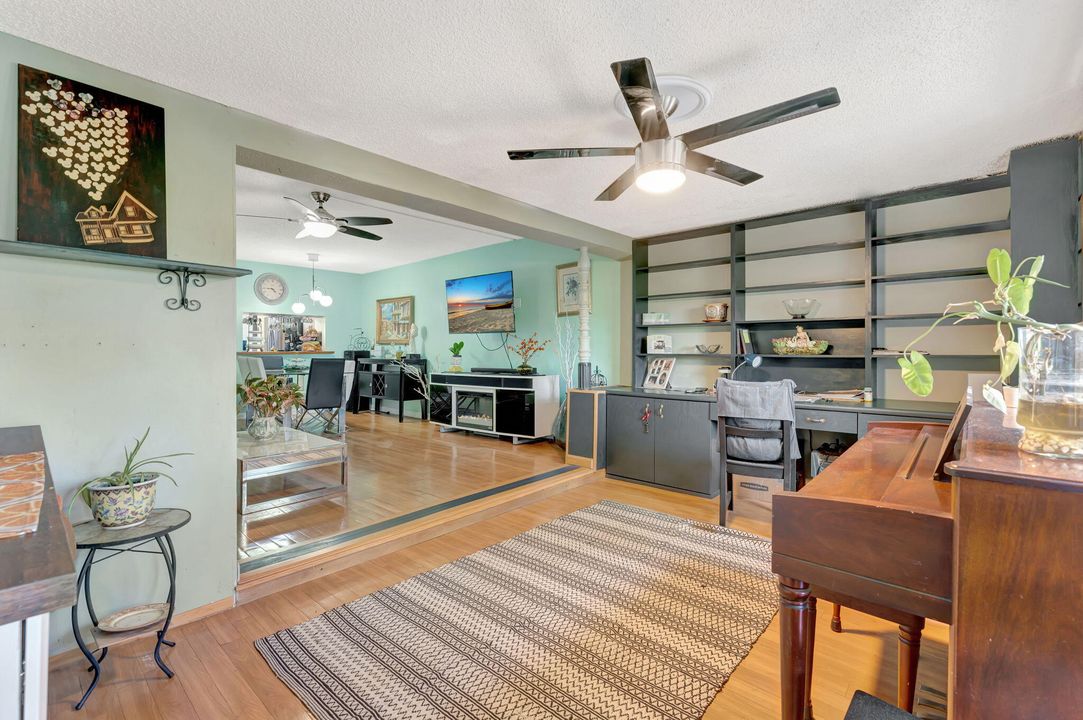 На продажу: $287,500 (2 спален, 1 ванн, 1224 Квадратных фут)