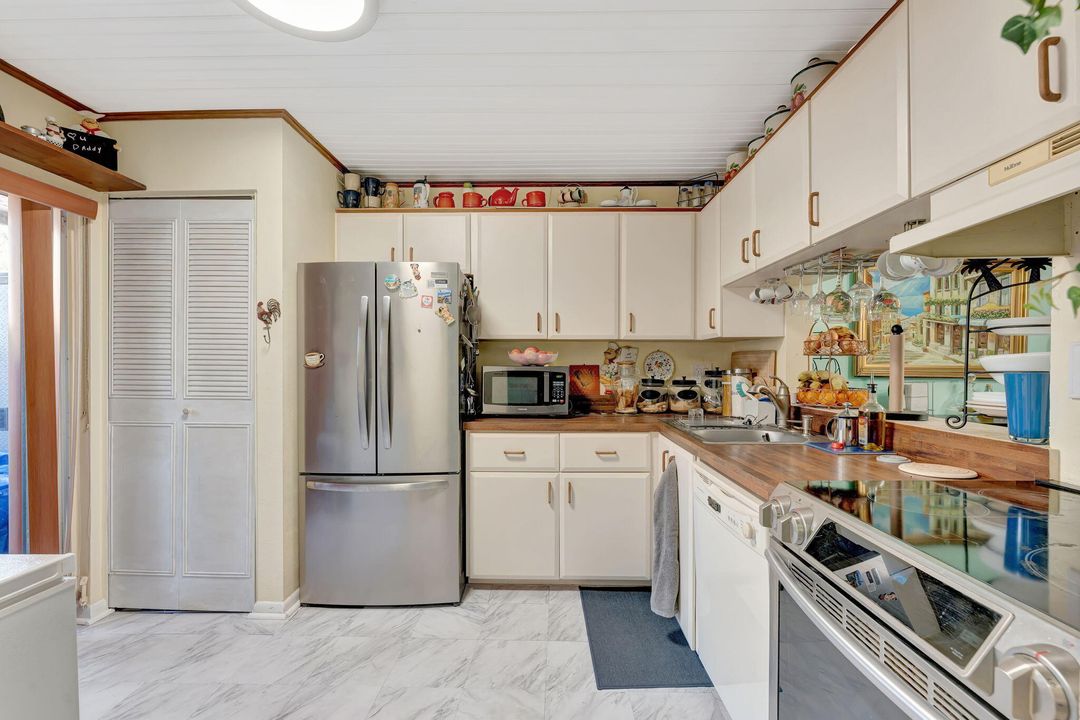 На продажу: $287,500 (2 спален, 1 ванн, 1224 Квадратных фут)