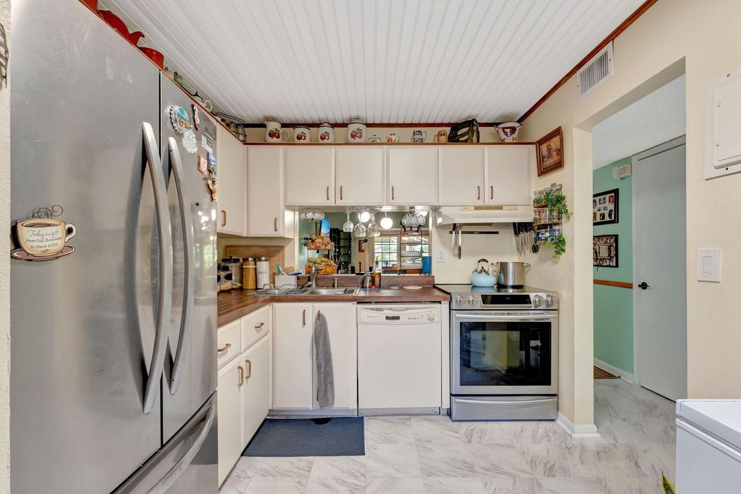 На продажу: $287,500 (2 спален, 1 ванн, 1224 Квадратных фут)