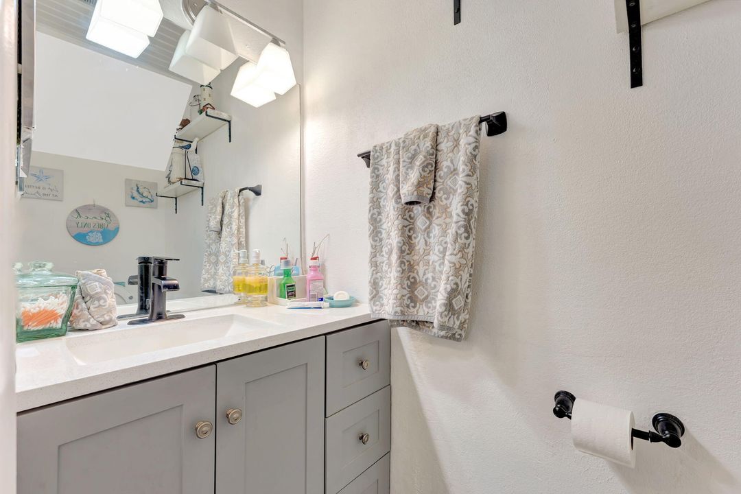 На продажу: $287,500 (2 спален, 1 ванн, 1224 Квадратных фут)