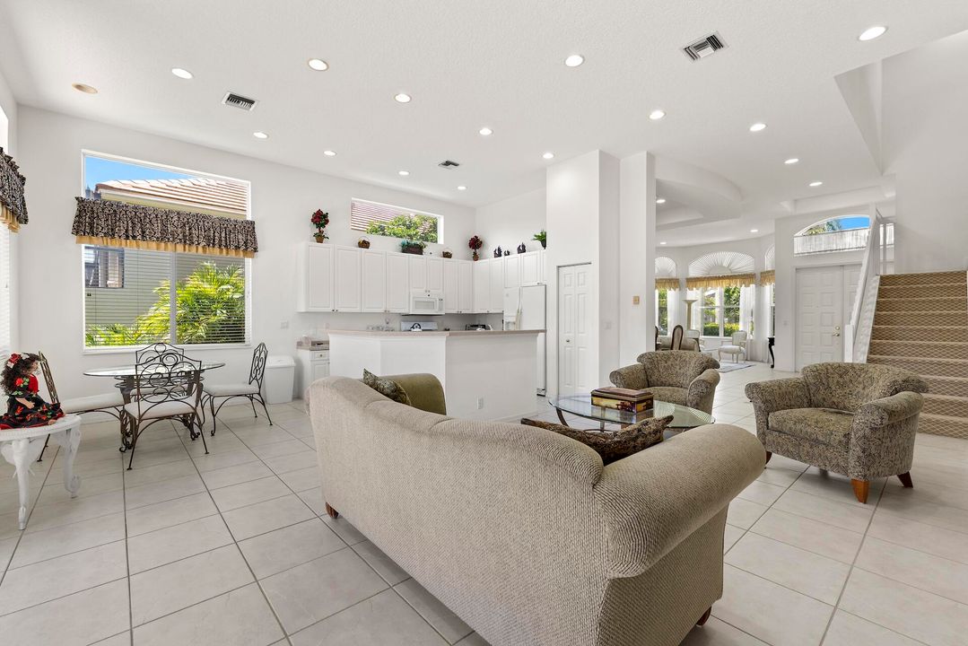 For Sale: $580,000 (3 beds, 2 baths, 2515 Square Feet)