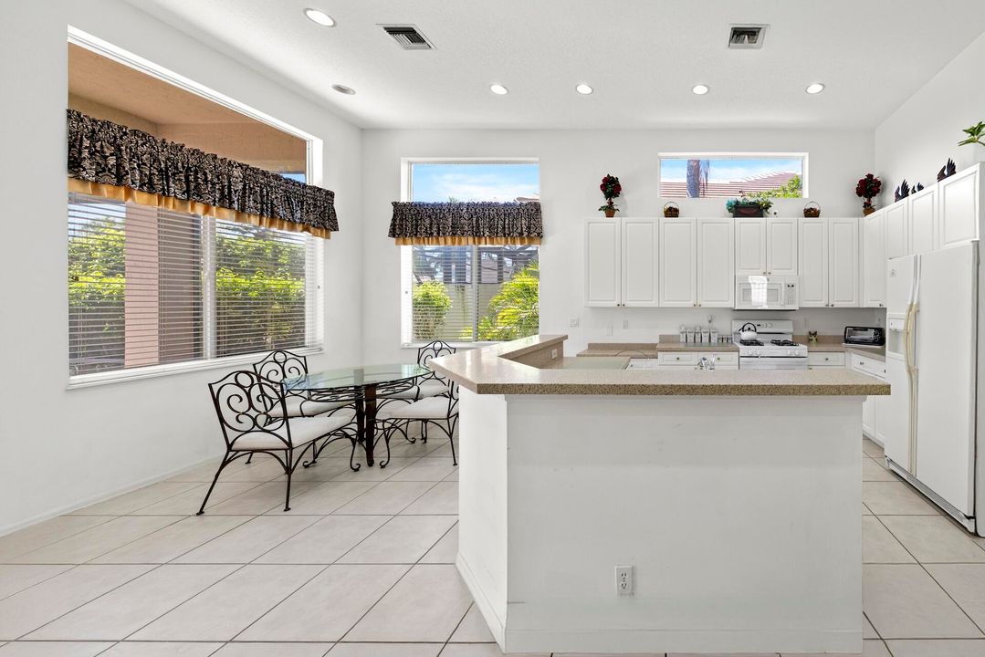 For Sale: $580,000 (3 beds, 2 baths, 2515 Square Feet)