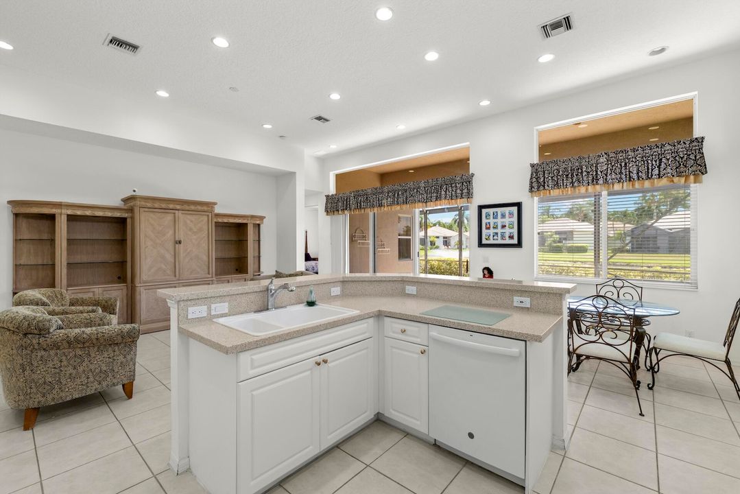 For Sale: $580,000 (3 beds, 2 baths, 2515 Square Feet)