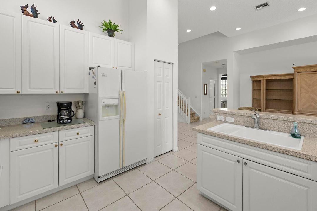 For Sale: $580,000 (3 beds, 2 baths, 2515 Square Feet)