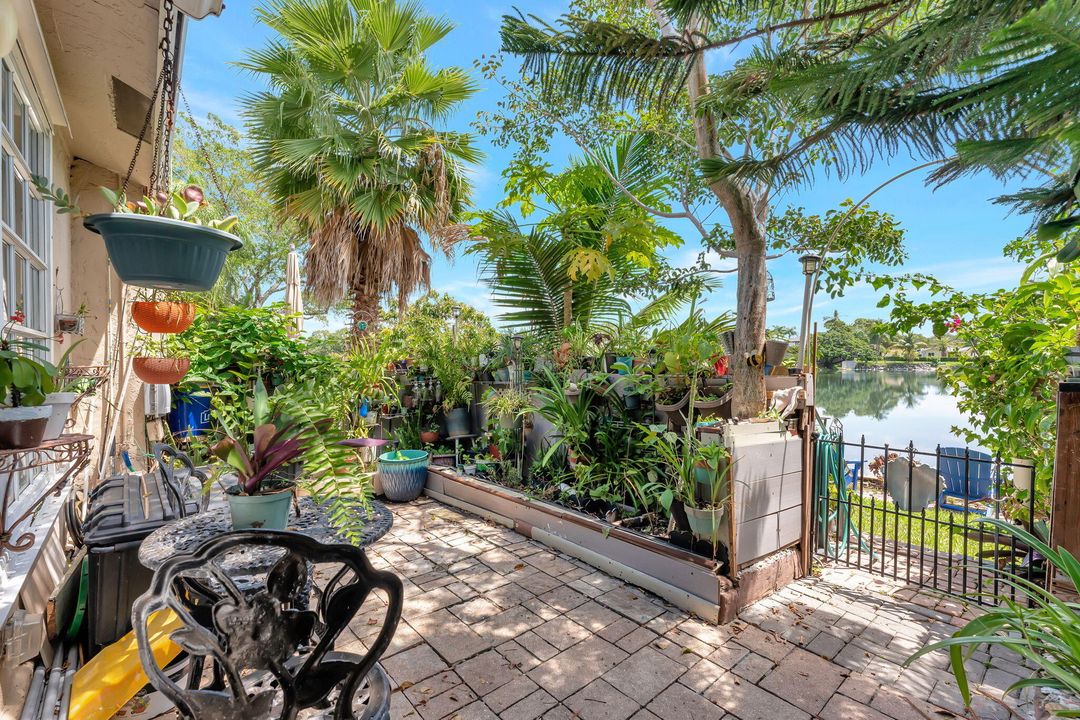 На продажу: $287,500 (2 спален, 1 ванн, 1224 Квадратных фут)