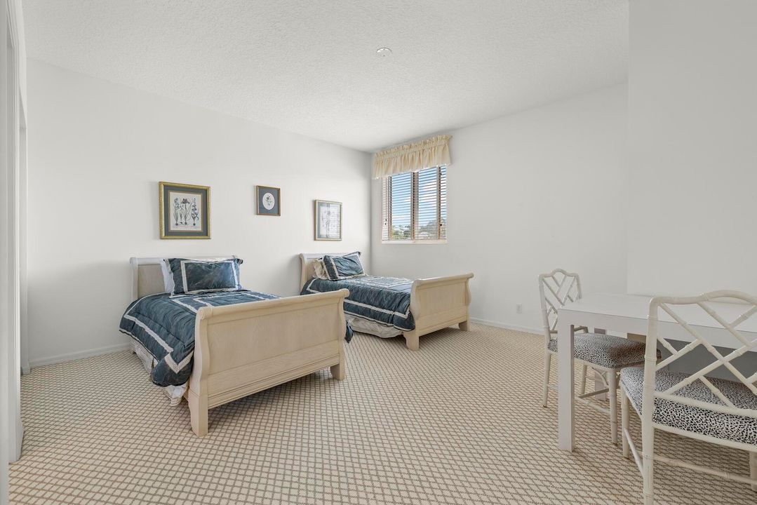 For Sale: $580,000 (3 beds, 2 baths, 2515 Square Feet)