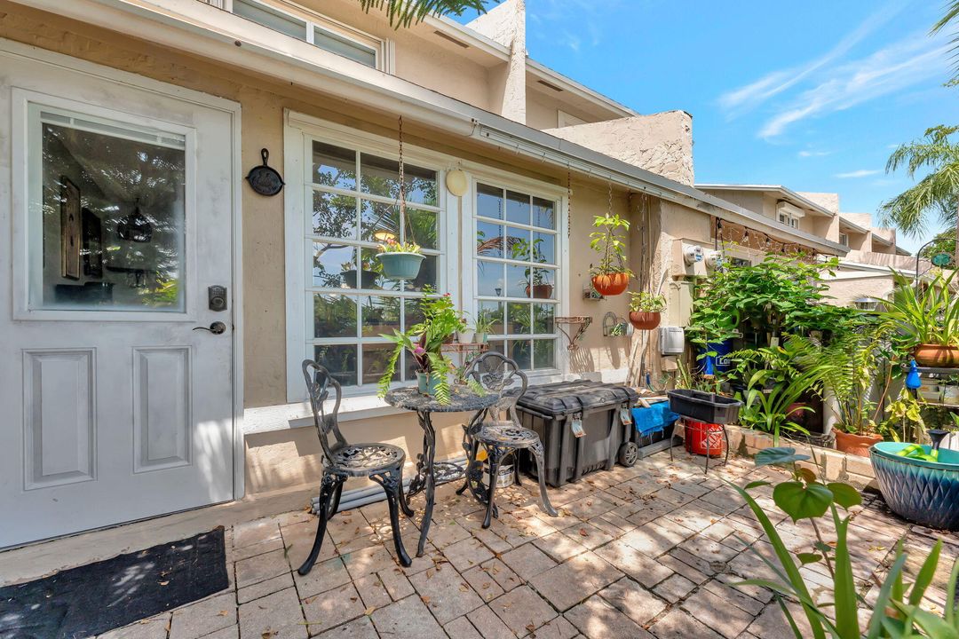 На продажу: $287,500 (2 спален, 1 ванн, 1224 Квадратных фут)