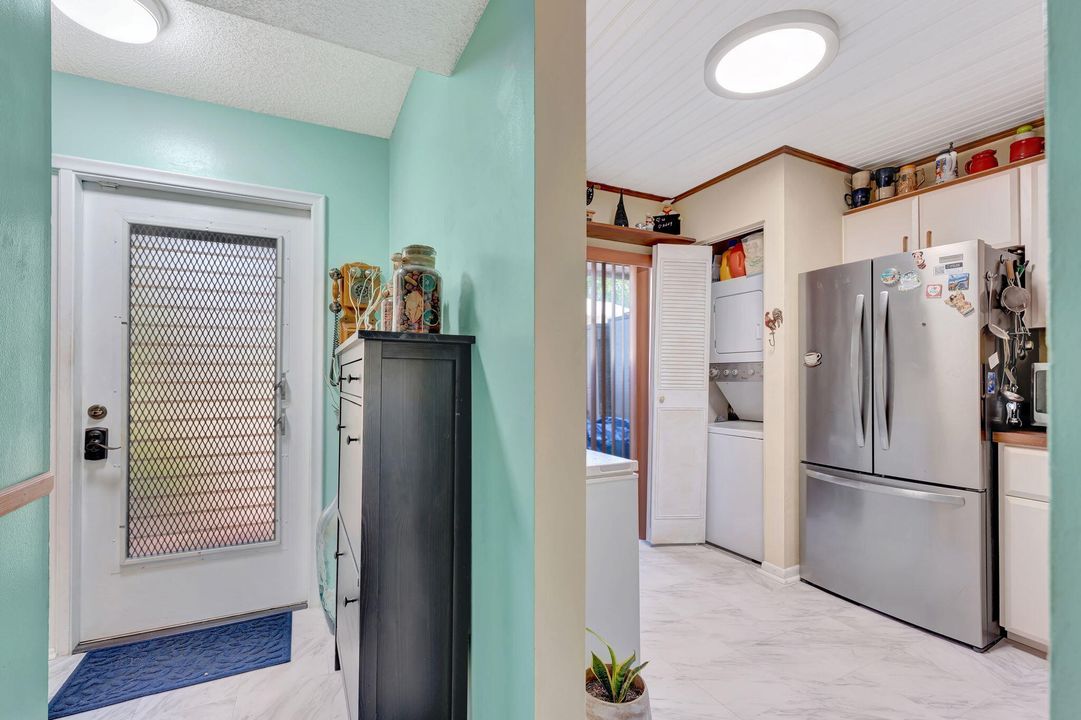 На продажу: $287,500 (2 спален, 1 ванн, 1224 Квадратных фут)